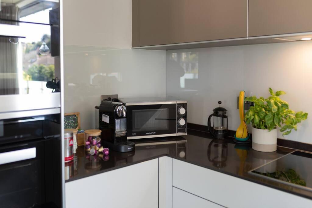 Stylish Penthouse Apartment With Hot Tub Bath Ngoại thất bức ảnh