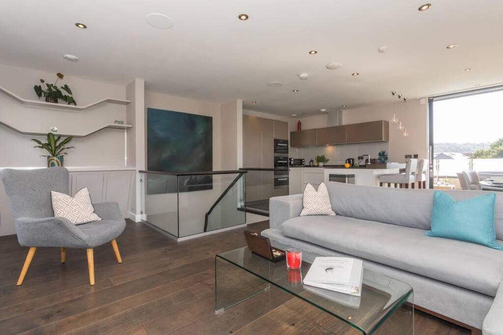 Stylish Penthouse Apartment With Hot Tub Bath Ngoại thất bức ảnh